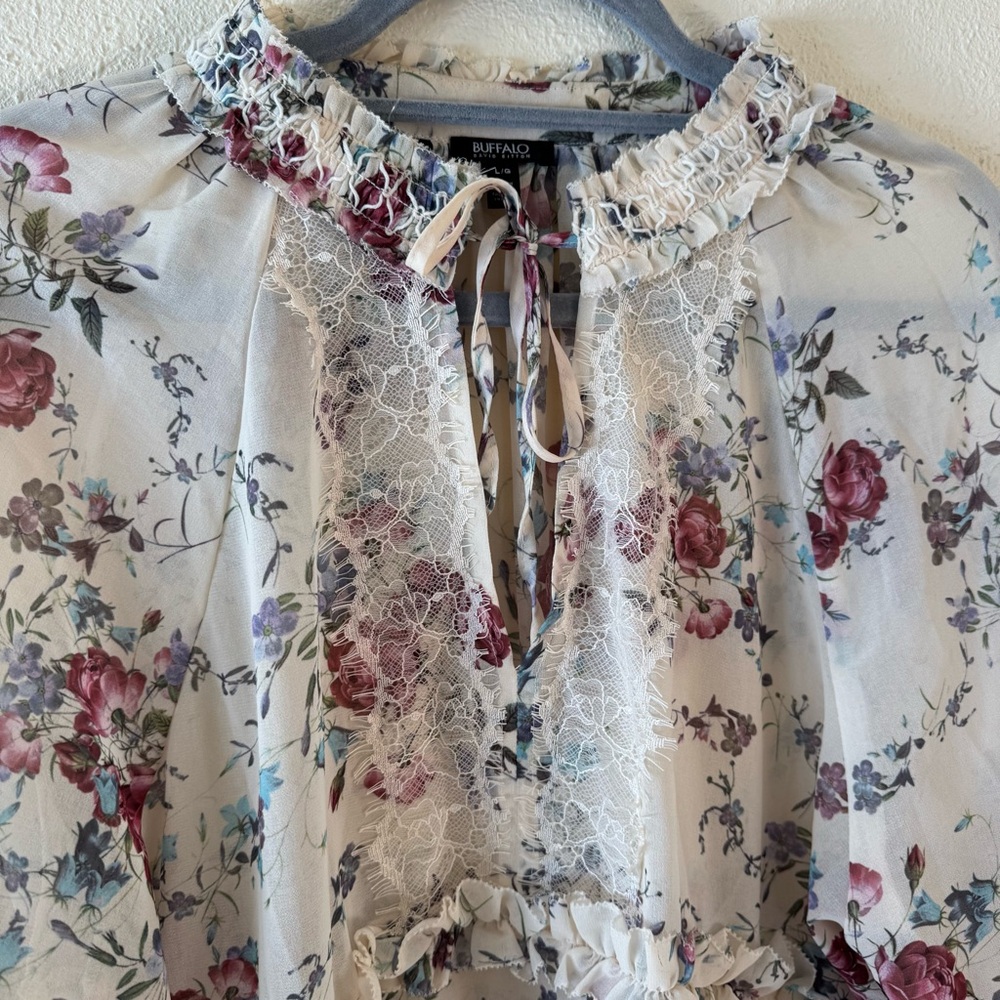 Buffalo David Bitton Floral Lace prairie Blouse - Picture 5 of 7